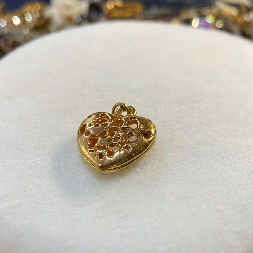 Elegant Heart Pendant - Picture 2 of 4